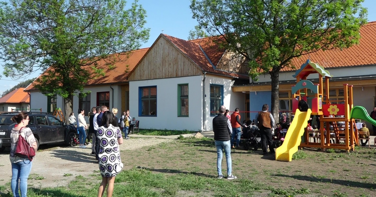 Szárhegy büszkesége a gyermeknapon felavatott napközi otthon